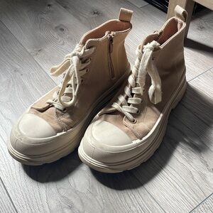 Beige Sneakers - Converse Style